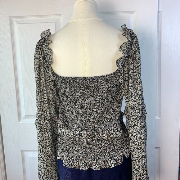 ASTR the Label Black and White Ditsy Floral Smocked Peasant Blouse Size L - Picture 6 of 8